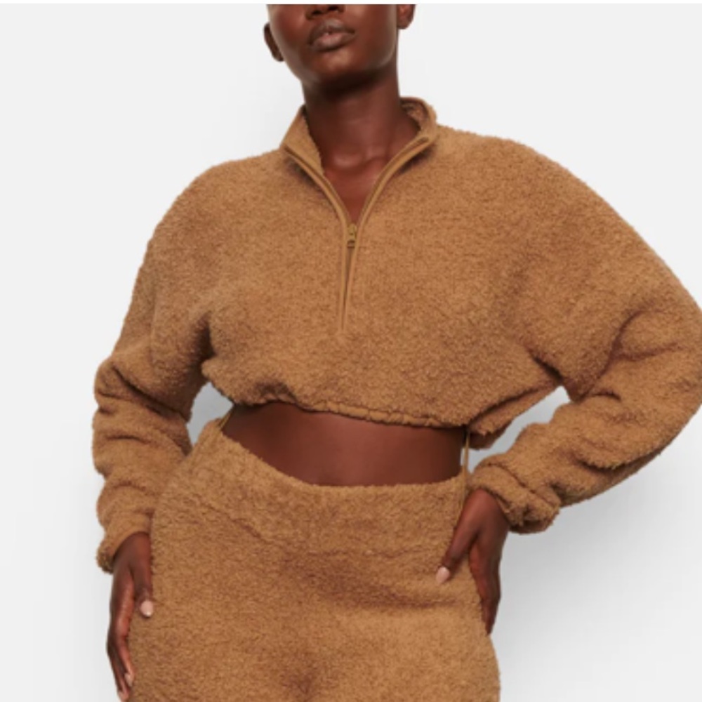 Skims sweatshirt camel